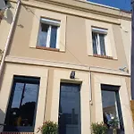 8 Places A La Bonne Escale *