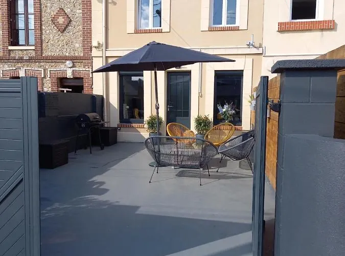 8 Places A La Bonne Escale *